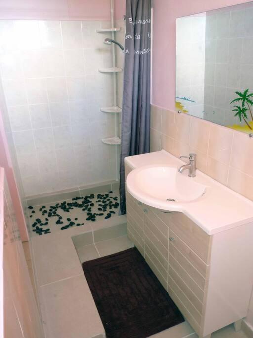 Logement Dans Un Lieu Calme Et Verdoyant A Proximite De Tout Avec Jacuzzi!!! 바스테르 외부 사진